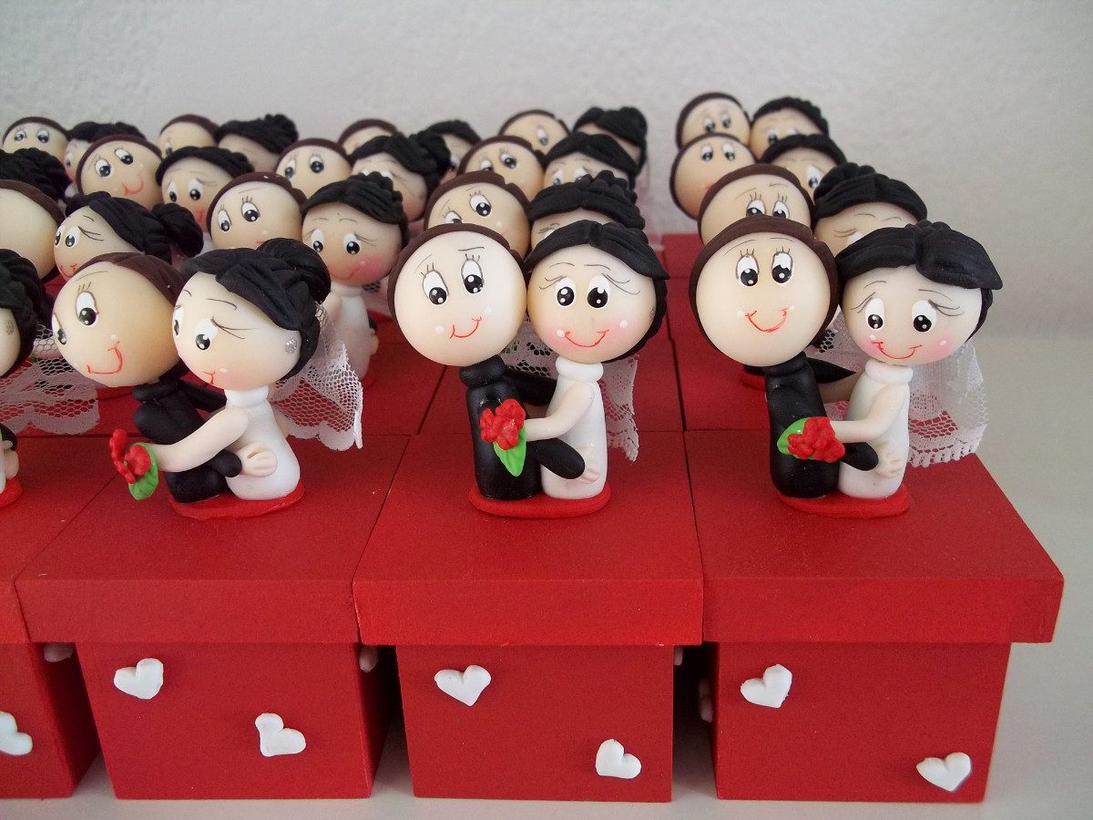 Lembran%C3%A7as-de-casamento-em-biscuit-