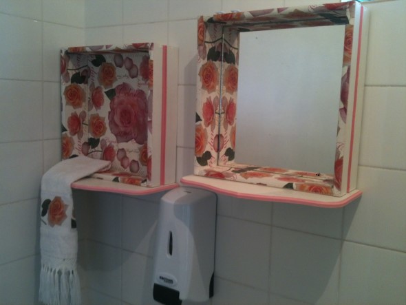 Como fazer um armário com gavetas antigas -> Banheiro Decorado Com Reciclagem Como fazer um armário com gavetas antigas -> Banheiro Decorado Com Reciclagem