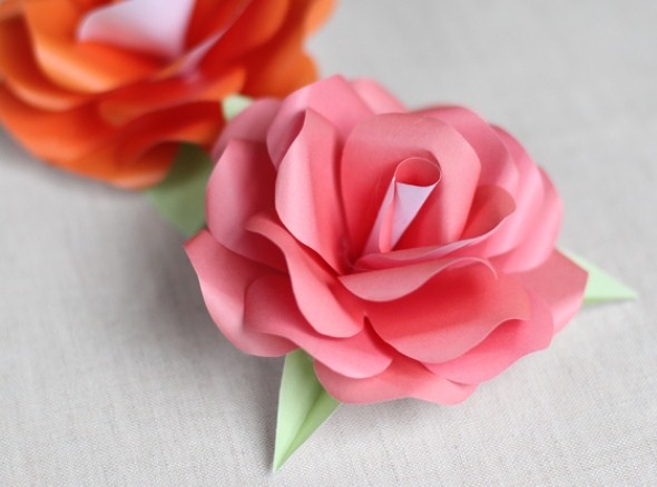 Como fazer flor de papel decorativa