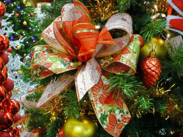 Laços de fita decorativos para o Natal