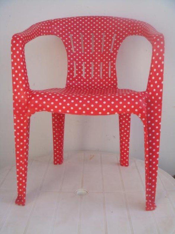 Personalizar cadeiras de plástico antigas 007
