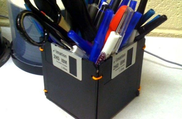 Porta canetas de material reciclado 005