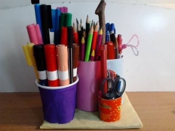 Porta canetas de material reciclado 012