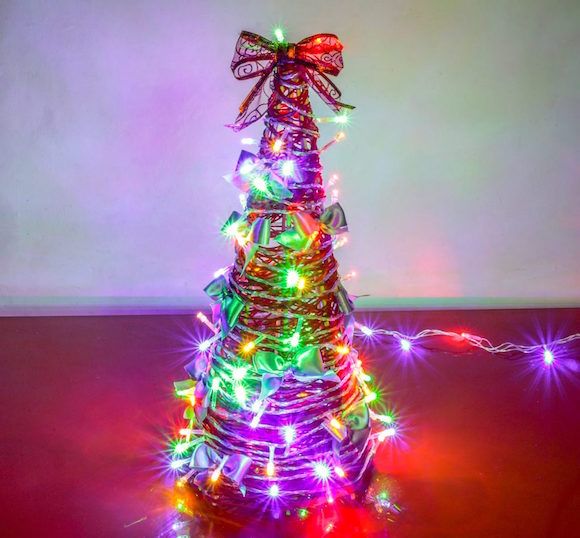 Árvore e bola de natal feito de barbante ou linha crochê Árvore e bola de natal feito de barbante ou linha crochê